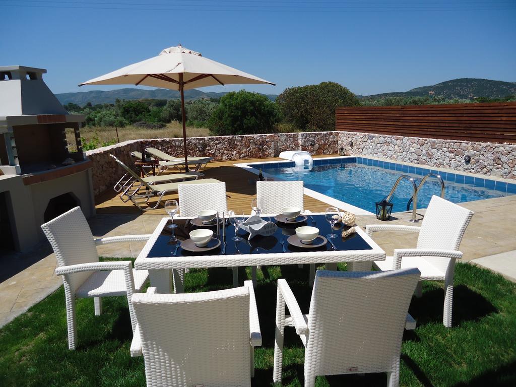 Next To Haraki Beach , Taverns Bars & 10 To Lindos Charaki Quarto foto